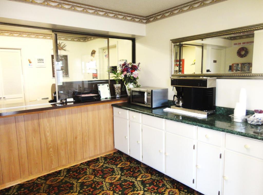 Budget Inn Daleville Extérieur photo